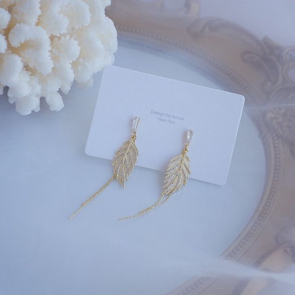 #NEW 14K Gold Plated Diamond Leaf Tassel Earrings - Picture 6 of 8